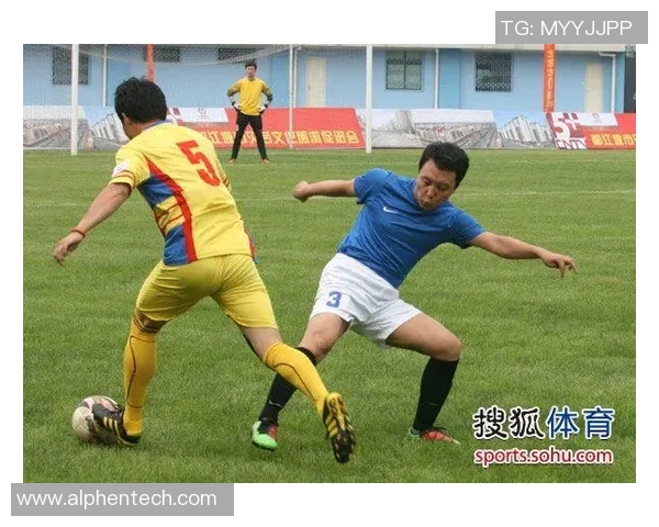 足球明星贺炜的个人简历与精彩照片展示他的辉煌职业生涯与成就 足球明星贺炜的个人简历与精彩照片展示他的辉煌职业生涯与成就